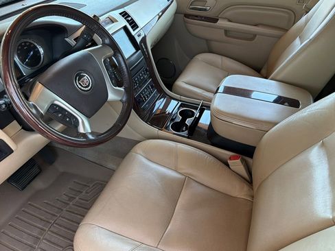 Used 2011 Cadillac Escalade ESV Premium AWD/4WD image 11