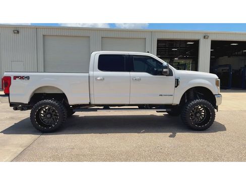 Used 2019 Ford F250 Lariat w/ Lariat Ultimate Package AWD/4WD image 9