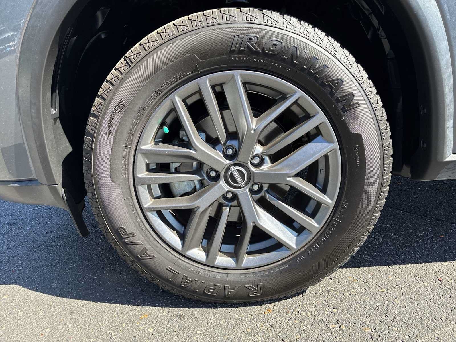 Used 2024 Nissan Rogue S AWD/4WD image 18