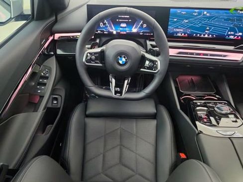 Used 2025 BMW 540i xDrive w/ M Sport Package AWD/4WD image 37