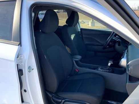 Used 2025 Hyundai Kona SEL image 21