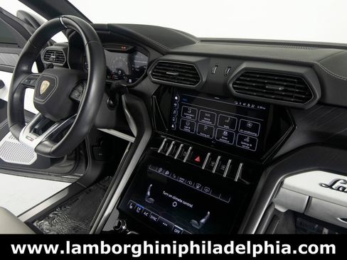 Used 2022 Lamborghini Urus AWD/4WD image 32