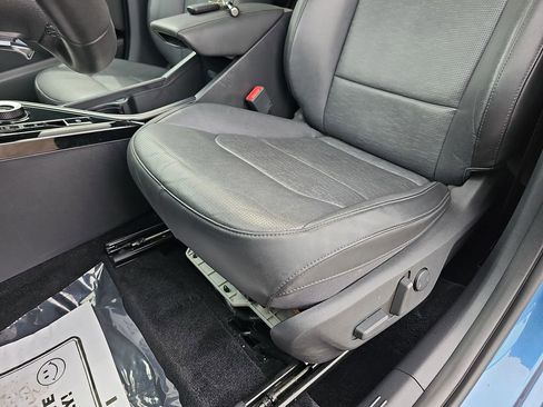 Used 2023 Kia Niro SX Touring FWD image 33