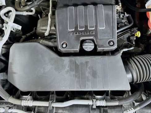 Used 2023 Chevrolet Silverado 1500 LT image 32