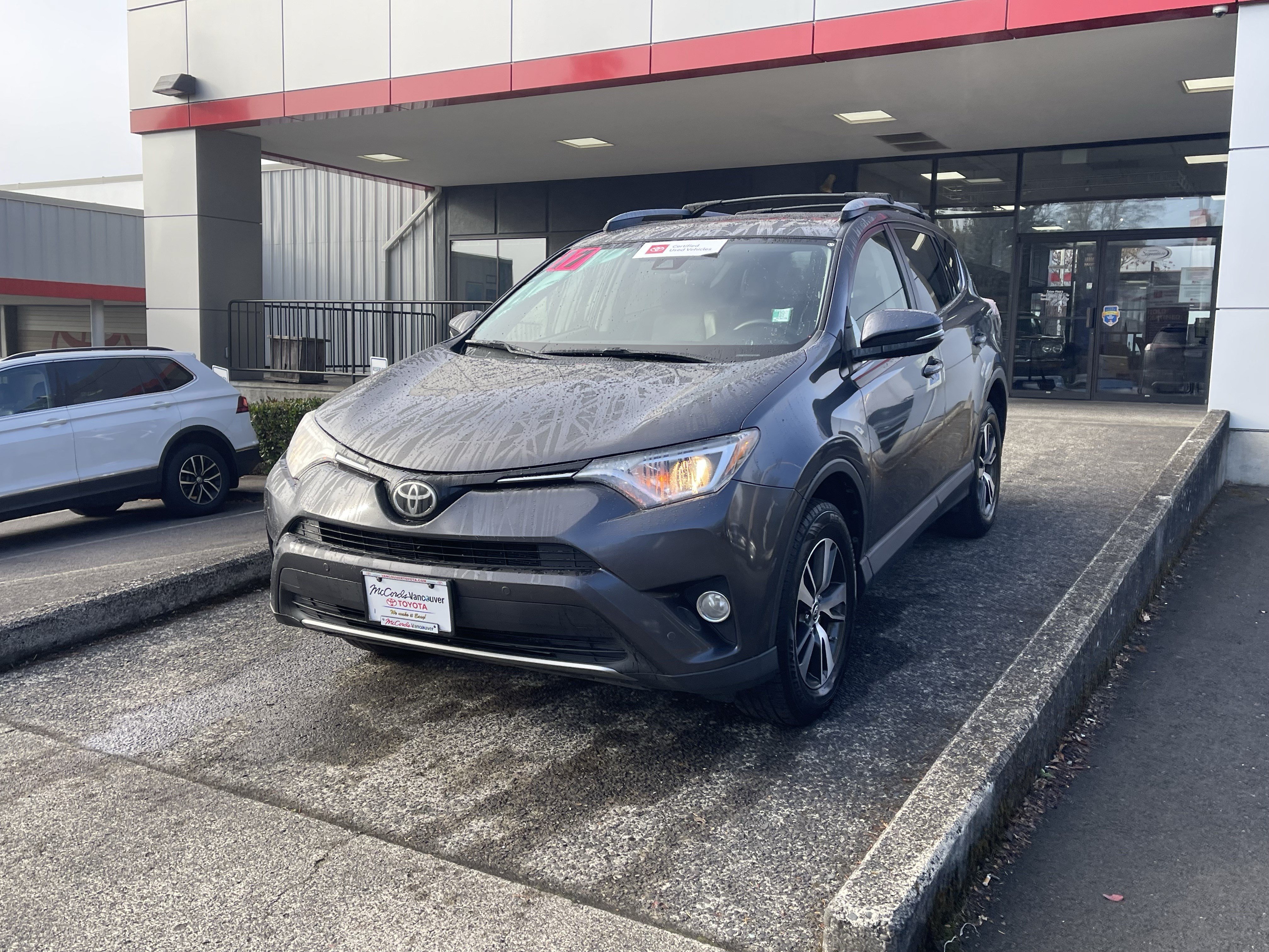 Certified 2017 Toyota RAV4 XLE AWD/4WD image 3