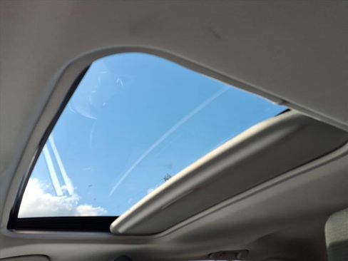 Used 2021 Toyota RAV4 XLE image 7