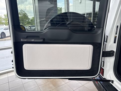 Used 2025 Mercedes-Benz G 63 AMG 4MATIC image 35