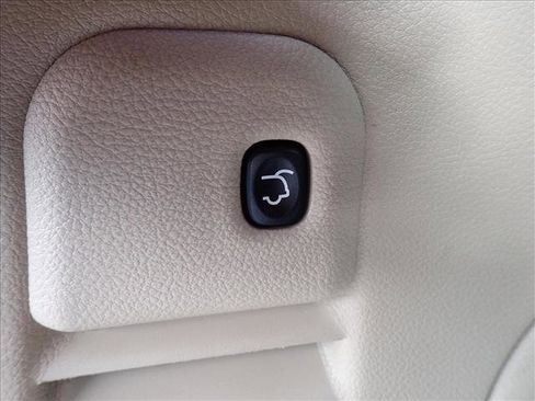 Used 2021 Jeep Grand Cherokee Limited AWD/4WD image 9