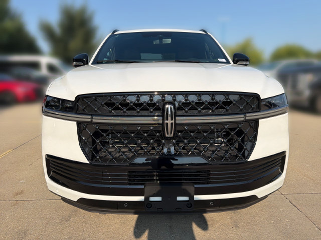 New 2027 Lincoln Navigator Reserve w/ Jet Appearance Package AWD/4WD image 11