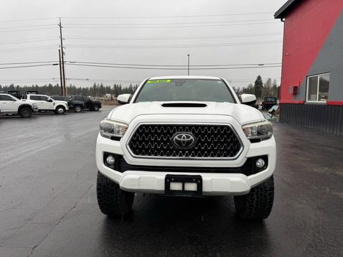 Used 2018 Toyota Tacoma TRD Sport image 14