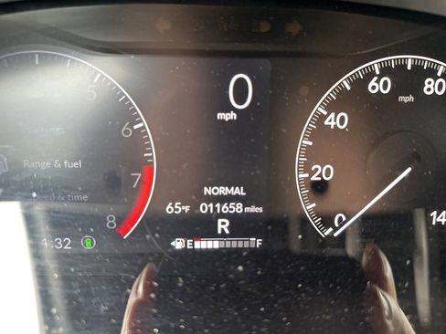 Used 2025 Honda HR-V Sport image 11