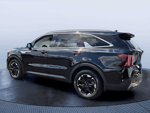Used 2024 Kia Sorento S w/ Panoramic Sunroof Package FWD image 4