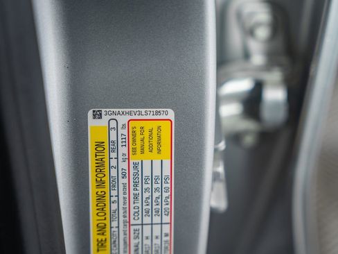 Used 2020 Chevrolet Equinox LS image 38