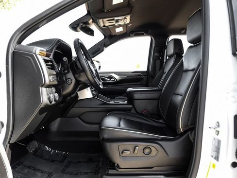 Used 2023 Chevrolet Suburban Premier image 3