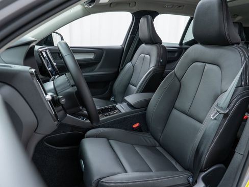 New 2026 Volvo XC40 B5 Plus w/ Protection Package Premier image 13