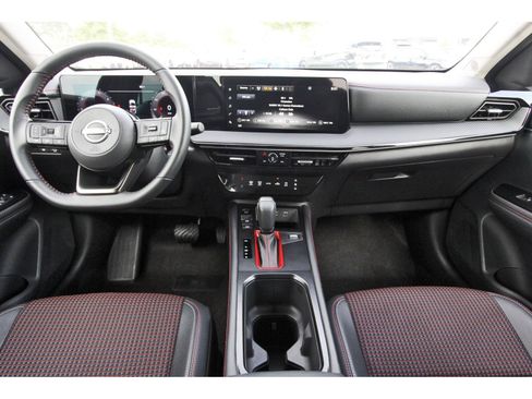 Certified 2025 Nissan Kicks SR FWD image 12