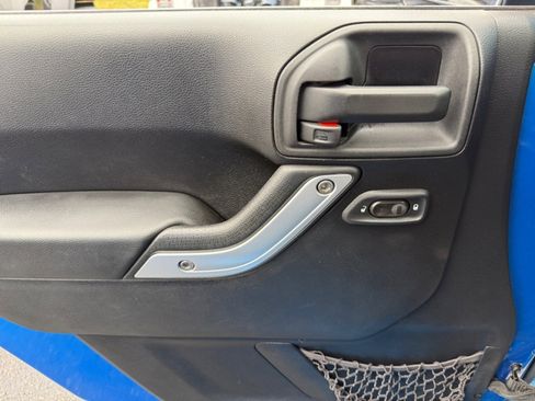 Used 2014 Jeep Wrangler Unlimited Rubicon w/ Dual Top Group image 35