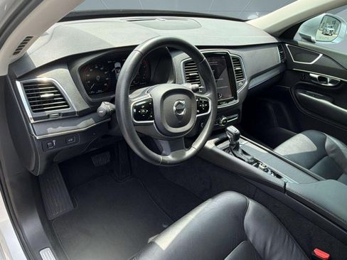 Used 2020 Volvo XC90 T5 Momentum w/ Protection Package Premier FWD image 4