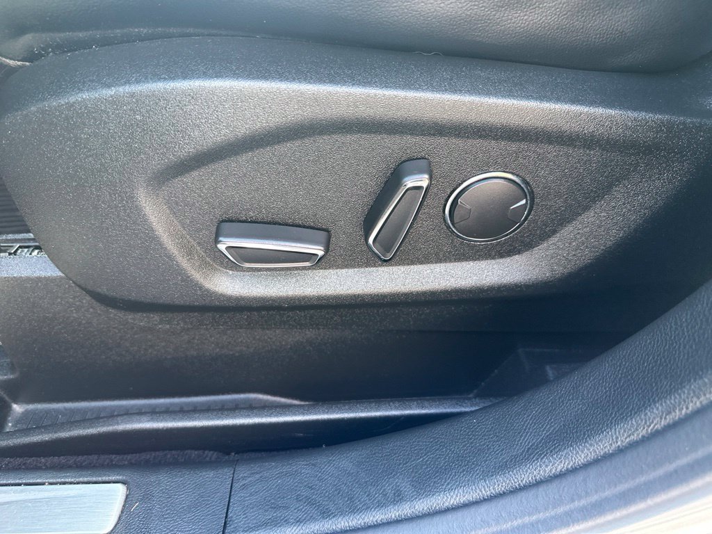 Used 2019 Ford Edge Titanium FWD image 17