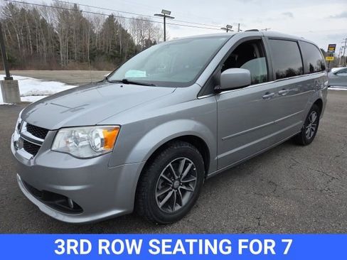 Used 2017 Dodge Grand Caravan SXT image 4