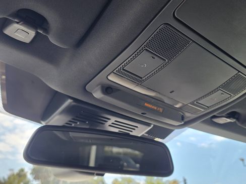 Used 2019 Land Rover Discovery Sport SE AWD/4WD image 35