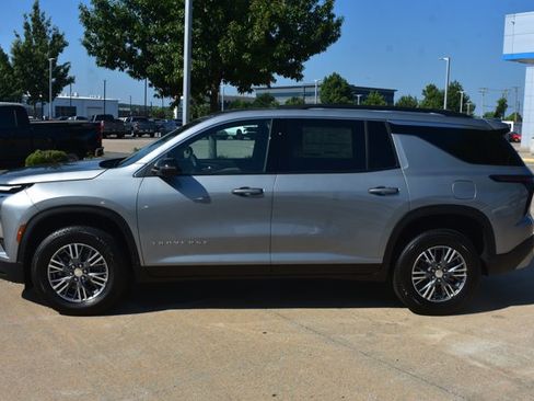 New 2026 Chevrolet Traverse LT w/ Driver Confidence Package FWD image 9