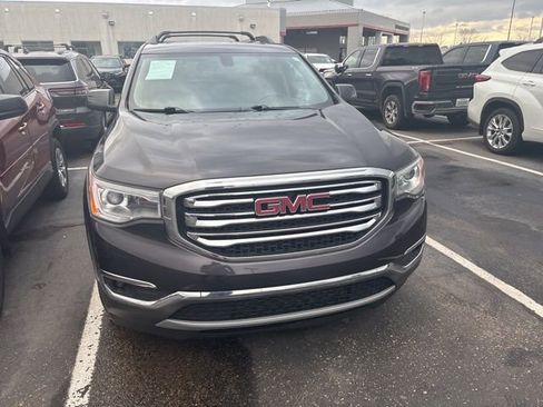 Used 2017 GMC Acadia SLT image 2