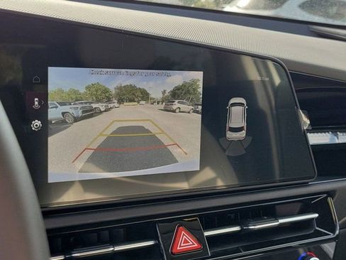 Used 2025 Kia Niro EX FWD image 26