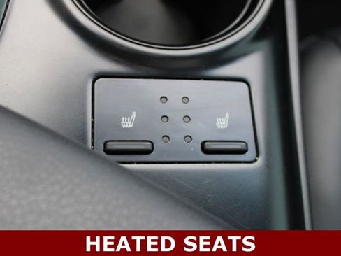 Used 2019 Toyota Camry SE w/ Sunroof Package image 4