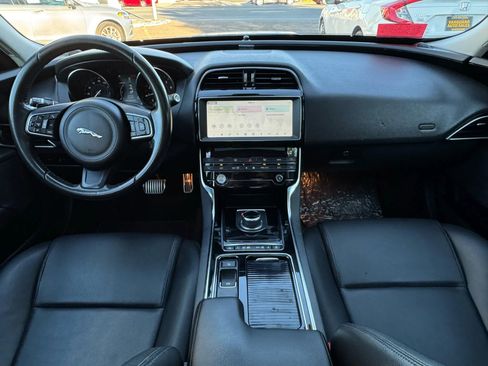 Used 2019 Jaguar XE Premium image 13