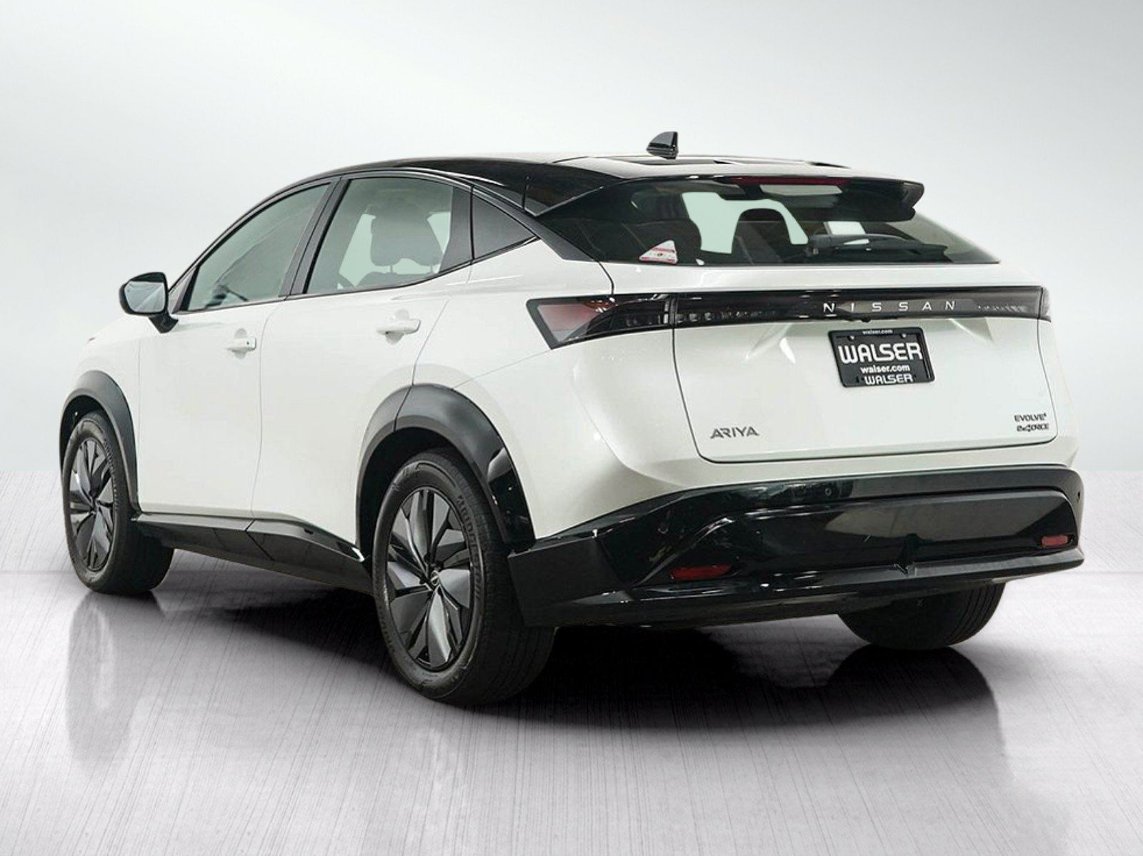 Used 2023 Nissan Ariya AWD image 4