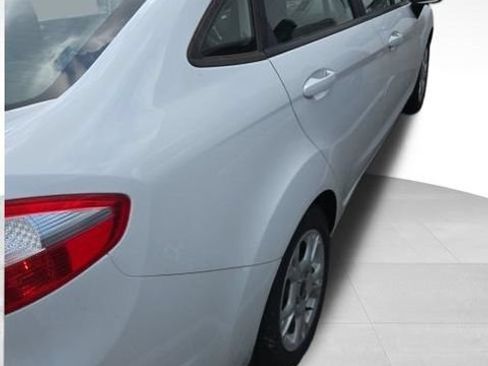 Used 2015 Ford Fiesta SE w/ Comfort Package FWD image 14