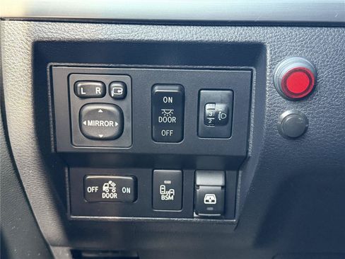 Used 2017 Toyota Tundra Platinum AWD/4WD image 16