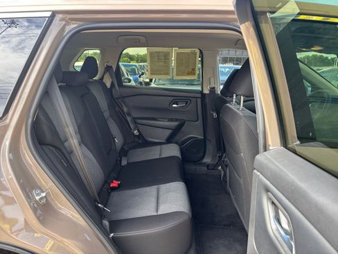 Used 2025 Nissan Rogue SV AWD/4WD image 28