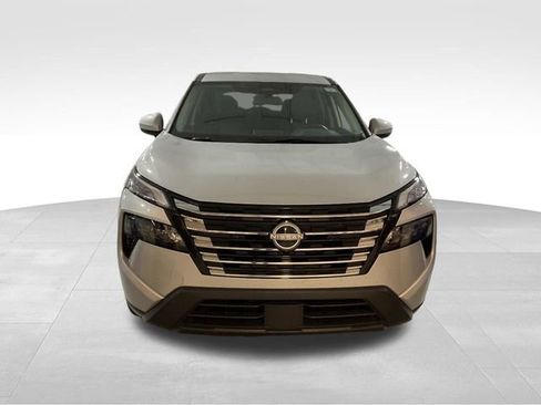 Used 2025 Nissan Rogue SV image 2