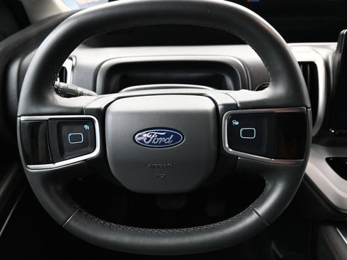 Used 2025 Ford Expedition Active AWD/4WD image 4