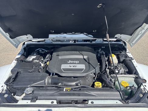 Used 2017 Jeep Wrangler Unlimited Sahara w/ Connectivity Group AWD/4WD image 15