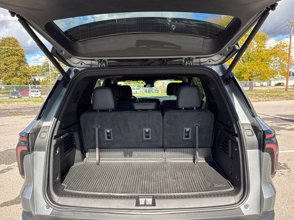 Used 2024 Chevrolet Traverse LT w/ Enhanced Driving Package AWD/4WD image 37