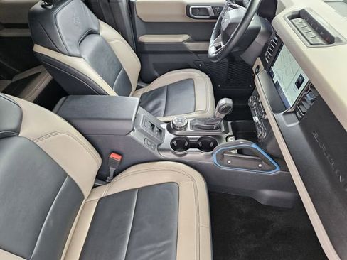 Used 2023 Ford Bronco Wildtrak image 16