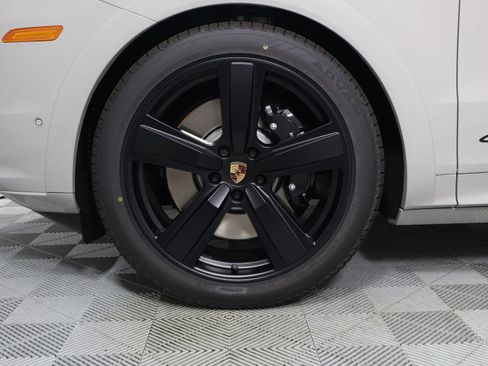 New 2026 Porsche Cayenne GTS AWD/4WD image 17