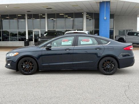 Used 2020 Ford Fusion SE w/ Equipment Group 151A FWD image 2
