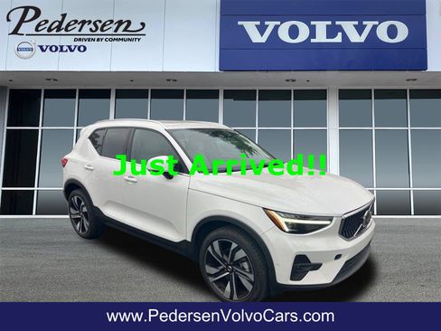 Used 2024 Volvo XC40 B5 Ultimate w/ Protection Package Premier AWD/4WD image 1
