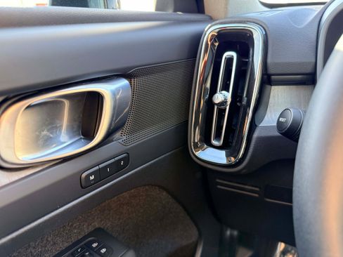 Certified 2025 Volvo XC40 B5 Plus image 18