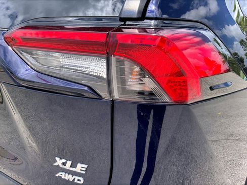 Used 2020 Toyota RAV4 XLE AWD/4WD image 30