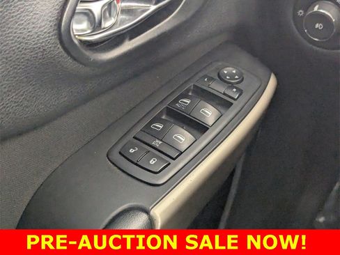 Used 2018 Jeep Cherokee Latitude image 14