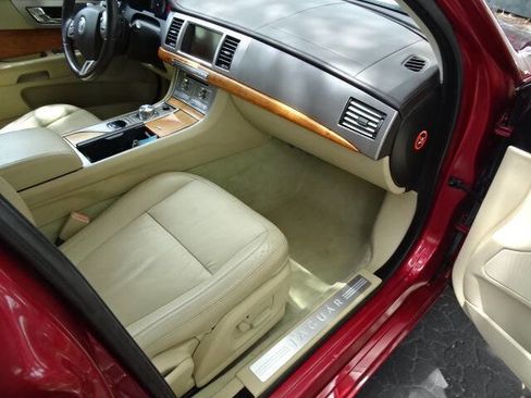 Used 2009 Jaguar XF Luxury image 20