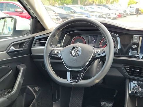 Used 2021 Volkswagen Jetta SE w/ SE Cold Weather Package FWD image 3