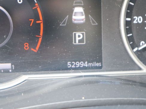 Used 2024 Nissan Versa SV FWD image 9