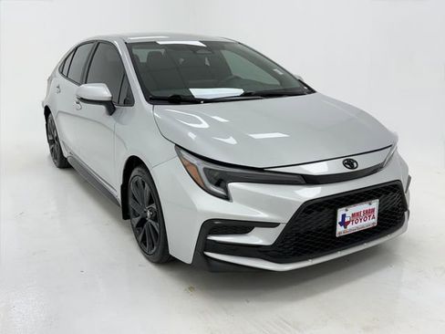 Used 2023 Toyota Corolla SE FWD image 2