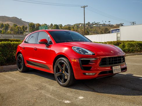 Used 2017 Porsche Macan GTS AWD/4WD image 3